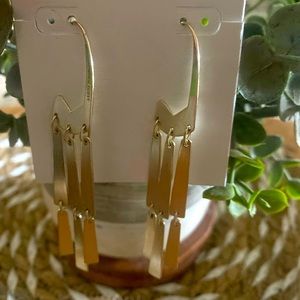 Kendra Scott Mallie earrings in Gold ✨